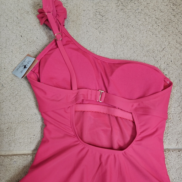 Shade & Shore One-Shoulder Ruched Rose Detail One-Piece Swimsuit Size: Large NWT - Picture 10 of 11